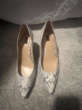 G.I.L.I. Snake-Print Pointed Toe Heels in Neutral Gray and Cream